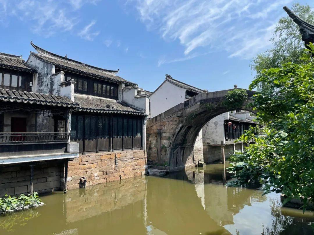 你知道还有哪些类似「会议结束后未开封的水被丢弃」的浪费行为？